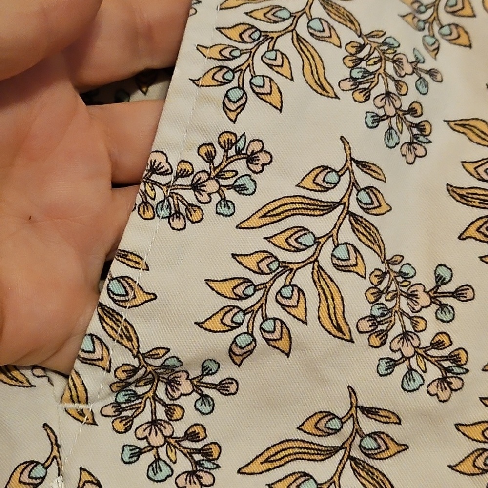 Loft Outlet Cream Print Shirts 4 Inch Inseam - Picture 2 of 15